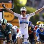 Merlier beffa Milan in volata, Pogacar resta leader del Tour