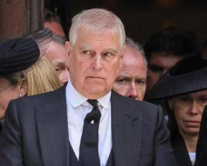 &quot;Andrea perde il titolo di principe e lascerà il Royal Lodge&quot;, l'annuncio di Buckingham Palace