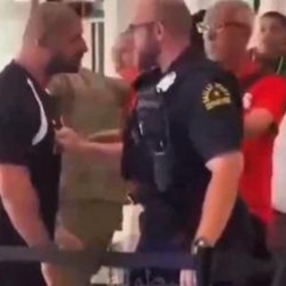 Mondiali, Egitto arriva a Dallas: 'rissa' con polizia all'aeroporto