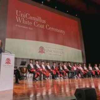 UniCamillus, consegnati i camici bianchi a 400 medici di domani