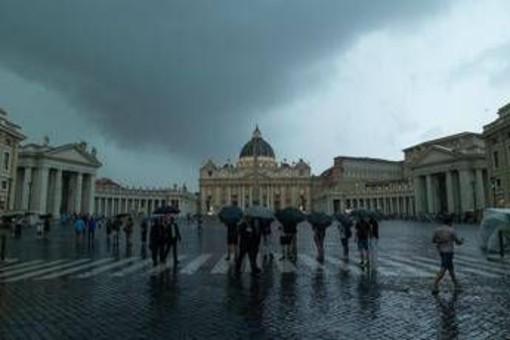 Meteo, arriva il maltempo: pioggia e temporali da Nord a Sud, poi torna il caldo