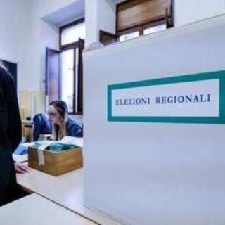 Sondaggio politico, Fratelli d'Italia e Pd giù. M5S sale