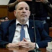 Harvey Weinstein condannato a 15 anni di carcere per violenza sessuale Harvey Weinstein condannato a 15 anni di carcere per violenza sessuale