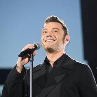 Tiziano Ferro annuncia il tour negli stadi nel 2026: biglietti e date
