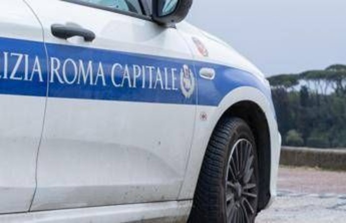 Follia nella notte in un campo rom di Roma, baracche a fuoco dopo una lite tra famiglie Follia nella notte in un campo rom di Roma, baracche a fuoco dopo una lite tra famiglie