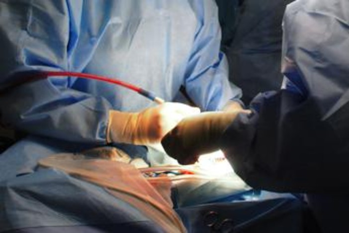 Operata al femore a 104 anni, già in piedi il giorno successivo all'intervento