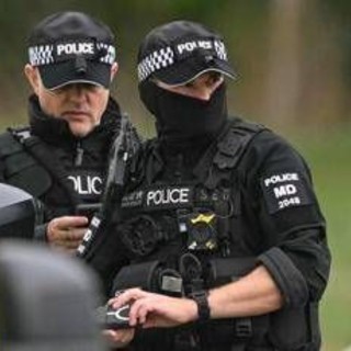 Sventato attentato in Gran Bretagna, esplosivi vicino a una base Raf a Fairford: chi sono i 5 arrestati Sventato attentato in Gran Bretagna, esplosivi vicino a una base Raf a Fairford: chi sono i 5 arrestati