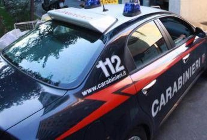 Napoli, coltellate e morsi al compagno: in carcere una 47enne Napoli, coltellate e morsi al compagno: in carcere una 47enne