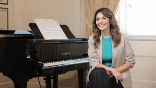 Serena Rossi debutta a teatro con l'omaggio alla sua città: &quot;Con SereNata a Napoli realizzo un sogno&quot;