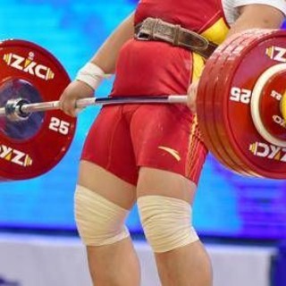 La donna più forte del mondo è un uomo? Bufera sul titolo Strongwoman