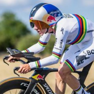 Tour de France, Evenepoel vince la cronometro della 16a tappa, Pogacar resta in maglia gialla
