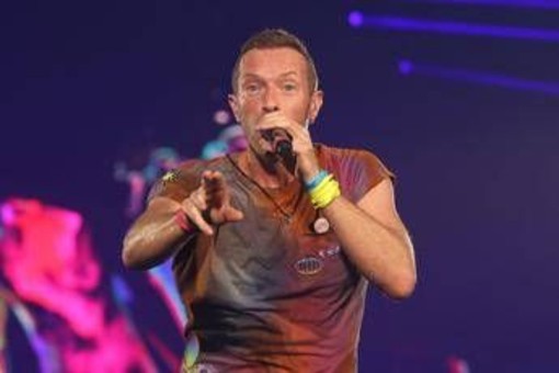 &quot;Mandate amore alla famiglia di Kirk&quot;, Chris Martin e i Coldpaly fischiati dai fan