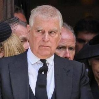 &quot;Andrea perde il titolo di principe e lascerà il Royal Lodge&quot;, l'annuncio di Buckingham Palace