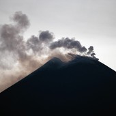 Cenere lavica dell’Etna, a Catania voli in arrivo sospesi sino alle ore 16 Cenere lavica dell’Etna, a Catania voli in arrivo sospesi sino alle ore 16