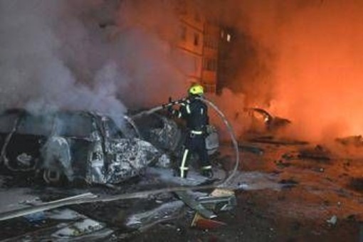 Droni e missili ipersonici sull'Ucraina, Russia: "Risposta ad attacco contro residenza Putin"