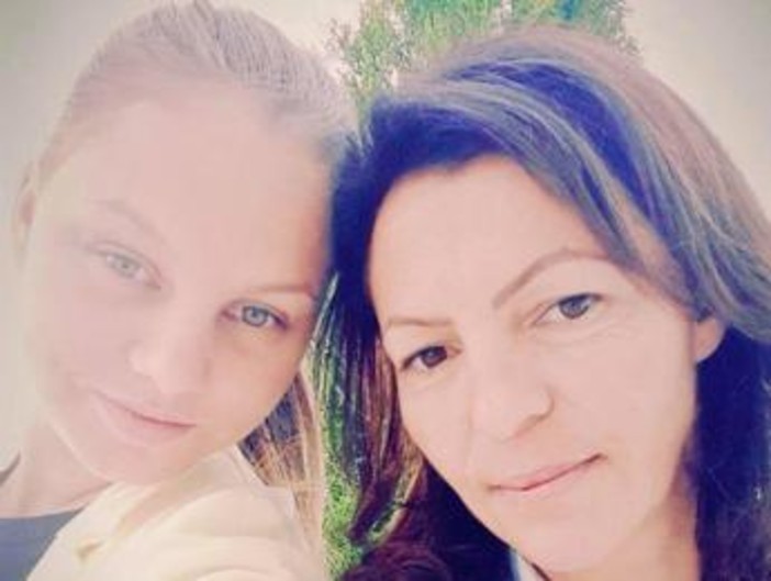 Elena, sorella di Gabriela Trandafir e zia di Renata: "Che rabbia vedere altre donne morire, si applichino leggi" Elena, sorella di Gabriela Trandafir e zia di Renata: "Che rabbia vedere altre donne morire, si applichino leggi"