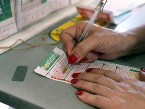 Superenalotto, numeri combinazione vincente oggi 9 maggio