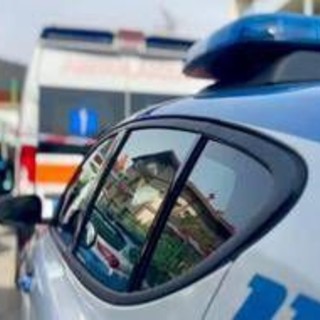 Tenta di strangolare la compagna, vittima è in diretta social: salvata dalle amiche