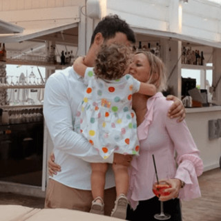 Pellegrini 'festeggia' la fine dell'estate: &quot;E come siamo sopravvissuti ai figli...&quot;