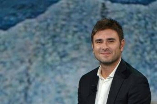 Alessandro Di Battista, rientro in Italia rinviato: l'annuncio sui social