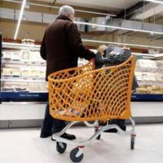 Eurispes, l’Italia del malessere: metà Paese pessimista e ceto medio sempre più povero Eurispes, l’Italia del malessere: metà Paese pessimista e ceto medio sempre più povero