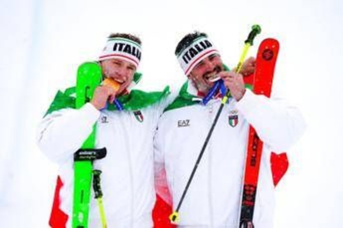Deromedis-Tomasoni, sorrisi a Casa Italia per la doppietta a Milano Cortina: "Intelligenti per una volta, di solito ci buttiamo fuori" Deromedis-Tomasoni, sorrisi a Casa Italia per la doppietta a Milano Cortina: "Intelligenti per una volta, di solito ci buttiamo fuori"