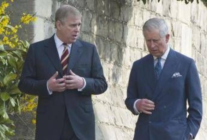 Altro che Sandringham, Carlo potrebbe spedire Andrea in un esilio dorato