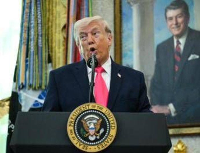 Trump: "Iran ha mandato un regalo, vuole accordo". Teheran smentisce negoziati Trump: "Iran ha mandato un regalo, vuole accordo". Teheran smentisce negoziati