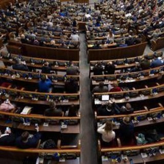 Ucraina, nuovo scandalo corruzione scuote Kiev: alcuni deputati incriminati per aver venduto voti Ucraina, nuovo scandalo corruzione scuote Kiev: alcuni deputati incriminati per aver venduto voti