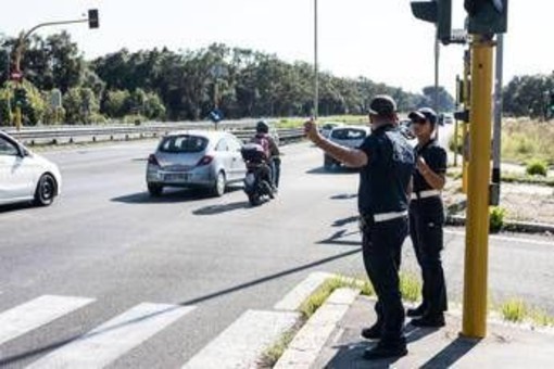 Roma, arrivano i semafori 'smart': rosso scatta quando si va troppo veloci Roma, arrivano i semafori 'smart': rosso scatta quando si va troppo veloci