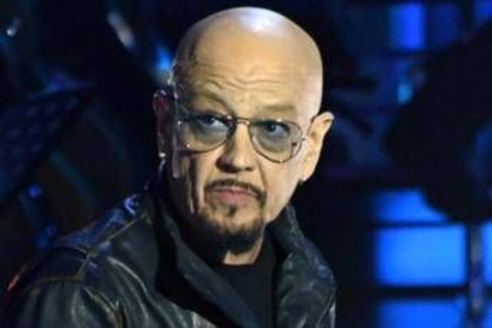 Enrico Ruggeri: &quot;Cantanti di oggi tutte brave ma senza spessore&quot;