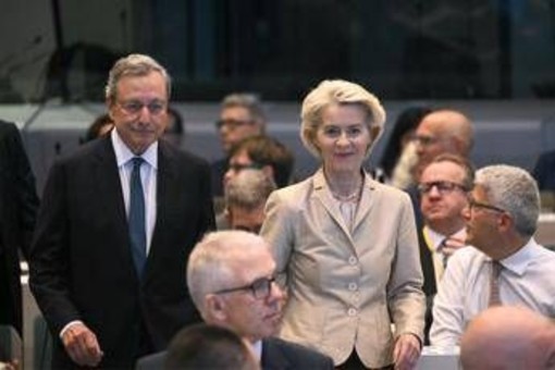 Von der Leyen a Draghi: &quot;Grazie Mario per il tuo servizio all'Europa&quot;