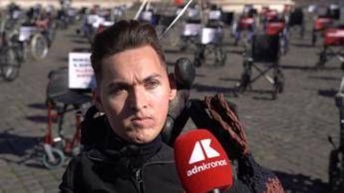 Fine vita, Stoica (scrittore e attivista): "Stato deve accompagnare alla vita non alla morte" Fine vita, Stoica (scrittore e attivista): "Stato deve accompagnare alla vita non alla morte"