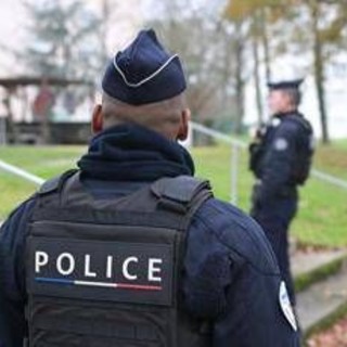 Tre donne accoltellate sulla metro di Parigi. Arrestato l'aggressore Tre donne accoltellate sulla metro di Parigi. Arrestato l'aggressore