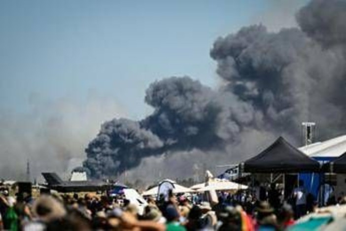 Atene, aereo militare precipita poco dopo decollo durante air show Atene, aereo militare precipita poco dopo decollo durante air show