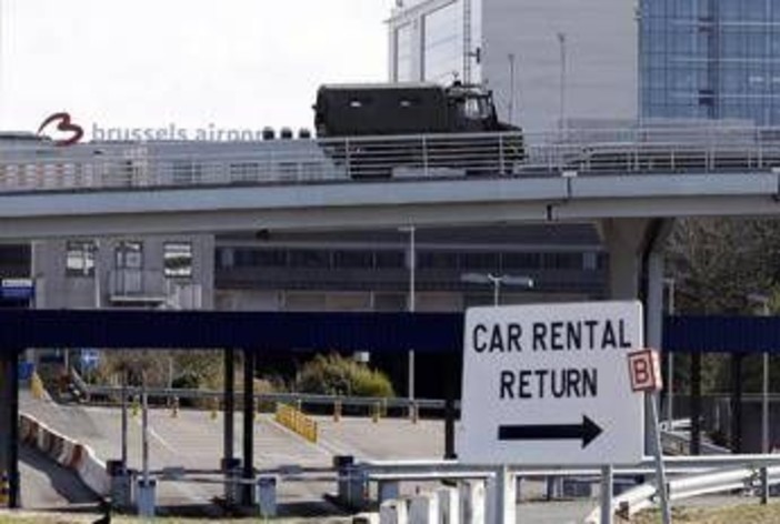 Ancora un avvistamento di droni, voli sospesi all'aeroporto di Bruxelles Ancora un avvistamento di droni, voli sospesi all'aeroporto di Bruxelles