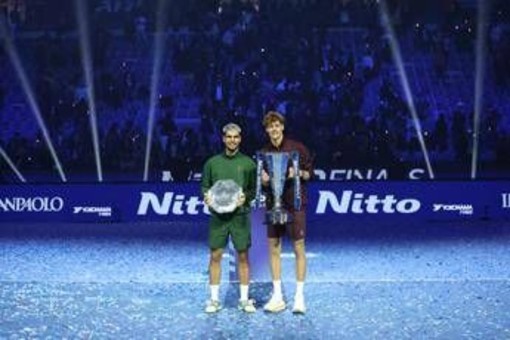 Sinner batte Alcaraz alle Atp Finals, ma con Carlos finisce... in parità. Il dato Sinner batte Alcaraz alle Atp Finals, ma con Carlos finisce... in parità. Il dato
