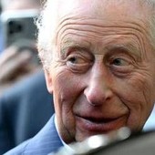 Re Carlo e il lavoro a maglia, la passione antistress condivisa con l'olimpionico Daley