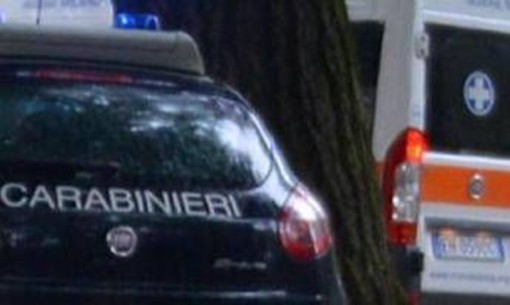 Roma, studente 13enne spruzza spray urticante e accoltella la prof: vittima non in pericolo di vita Roma, studente 13enne spruzza spray urticante e accoltella la prof: vittima non in pericolo di vita