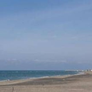 Si tuffa dal pontile e muore: mistero su un giovane senza documenti a Ostia Si tuffa dal pontile e muore: mistero su un giovane senza documenti a Ostia