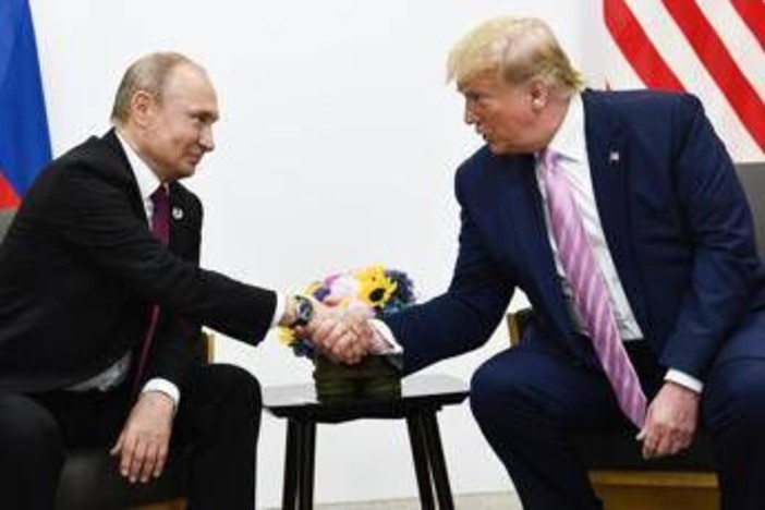 Trump: "Accordo con Putin, Russia fornirà gasolio agli Usa" Trump: "Accordo con Putin, Russia fornirà gasolio agli Usa"