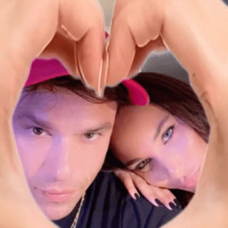 Fedez e Giulia Honegger, ora è ufficiale: la prima foto social di coppia