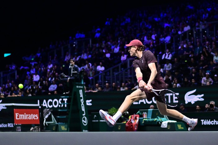 Buon esordio per Sinner a Parigi, Sonego vince il derby con Musetti Buon esordio per Sinner a Parigi, Sonego vince il derby con Musetti