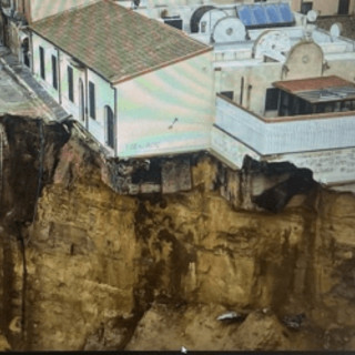 Niscemi, gli scrittori si mobilitano per salvare la biblioteca Niscemi, gli scrittori si mobilitano per salvare la biblioteca