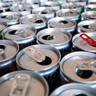 Energy drink e adolescenti, studio pediatri: "4 su 10 cominciano prima dei 12 anni"