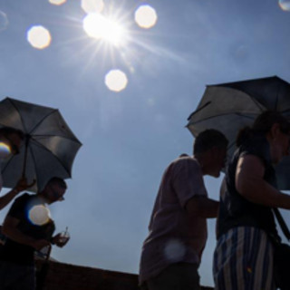 Torna il caldo record, ecco la fiammata di luglio: "Non sarà passeggera" Torna il caldo record, ecco la fiammata di luglio: "Non sarà passeggera"