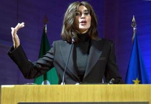 Bernini: "Lingua italiana, filo d'oro che unisce, ecosistema che rappresenta, radici per il futuro" Bernini: "Lingua italiana, filo d'oro che unisce, ecosistema che rappresenta, radici per il futuro"