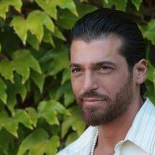 Can Yaman a Sanremo, hotel segreto e richieste 'speciali' tra noci pecan e caffè