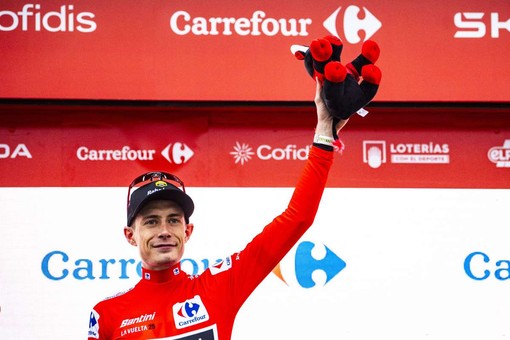 Uae vince cronosquadre alla Vuelta, Vingegaard torna in rosso
