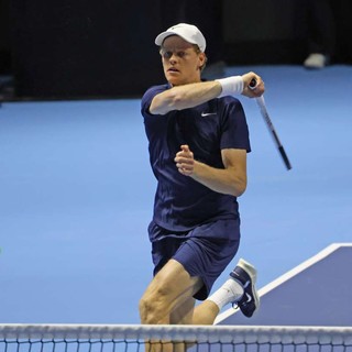 Sinner supera il primo turno all’Atp 500 di Vienna, ora derby con Cobolli